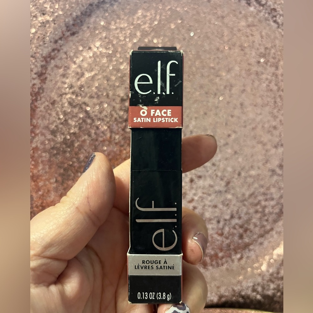 ELF O FACE SATIN‎ LIPSTICK 
COLOR-EFFORTLESS